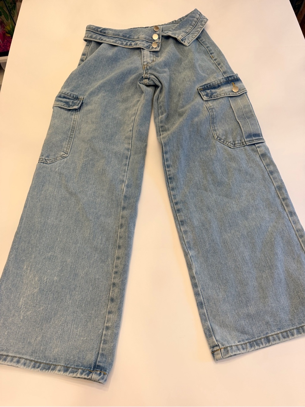 PrettyLittleThing Petite Foldover Cargo Jeans US 00 Light Wash